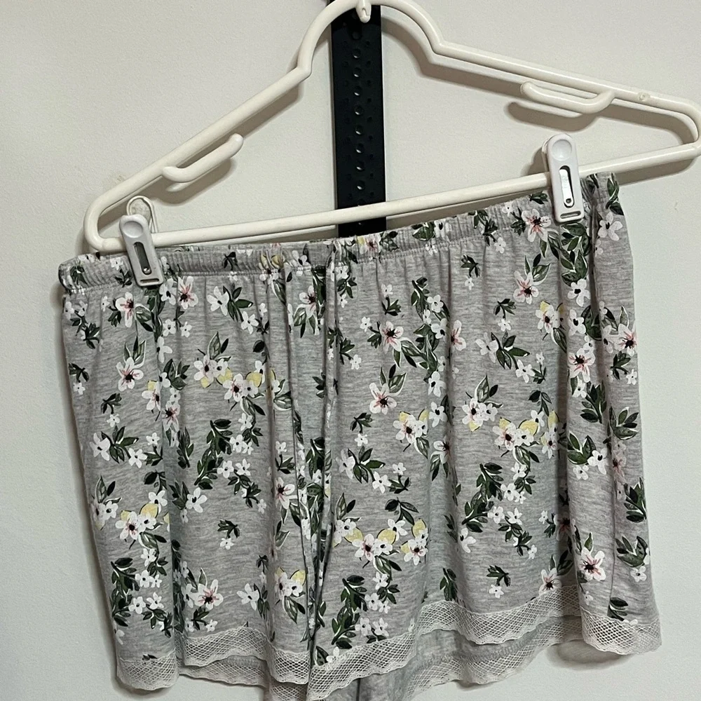 Target 2 Pc Floral Pajama Set Sz M/L - Picture 2 of 7